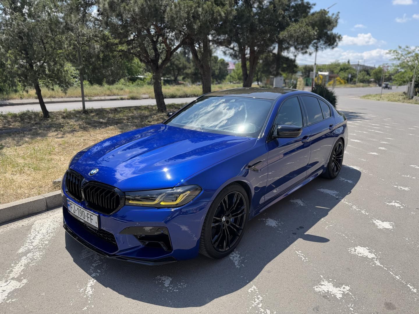 بی ام و M5