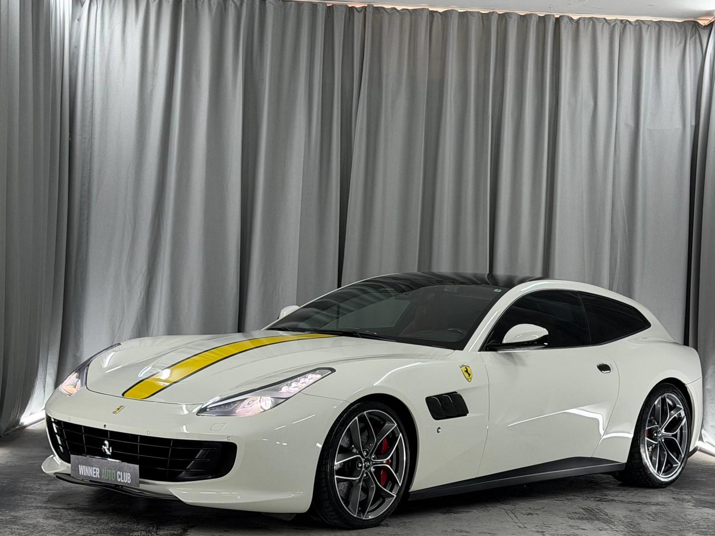 فراری GTC4Lusso