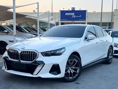 نمای دیگر بی ام و 5-Series 530i 2024