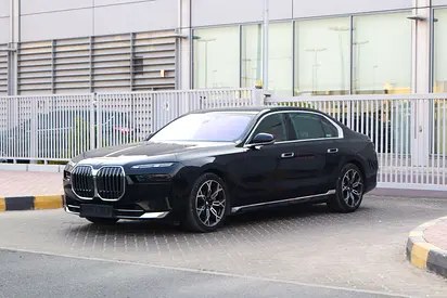 نمای دیگر بی ام و سری 7 735i 2025
