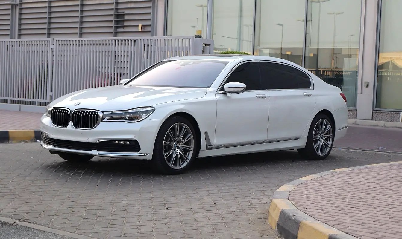 نمای دیگر بی ام و سری 7 730Li 2019