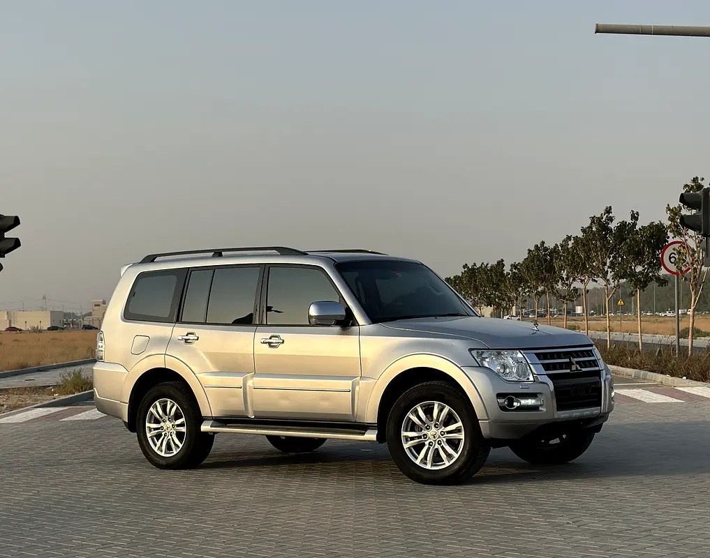 نمای دیگر میتسوبیشی پاجرو GLS تاپ لاین 2019