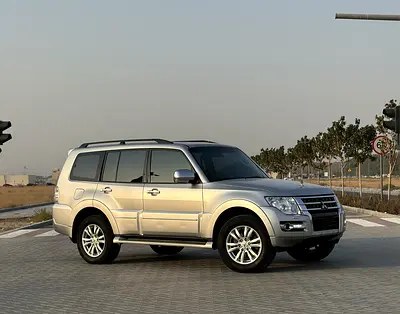 نمای دیگر میتسوبیشی پاجرو GLS تاپ لاین 2019