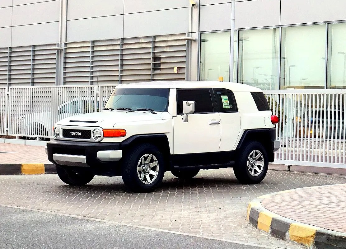 نمای دیگر تویوتا FJ کروزر GXR 2022