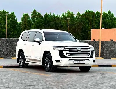 نمای دیگر تویوتا لندکروزر GXR 2022