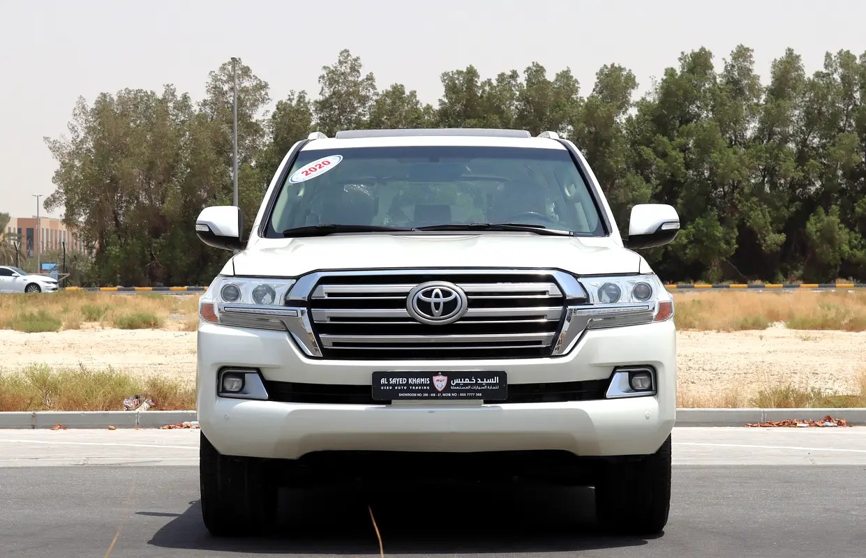 نمای دیگر تویوتا لندکروزر GXR 2020