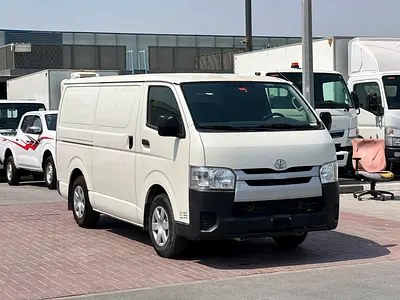 نمای دیگر تویوتا هایس استاندارد 2021