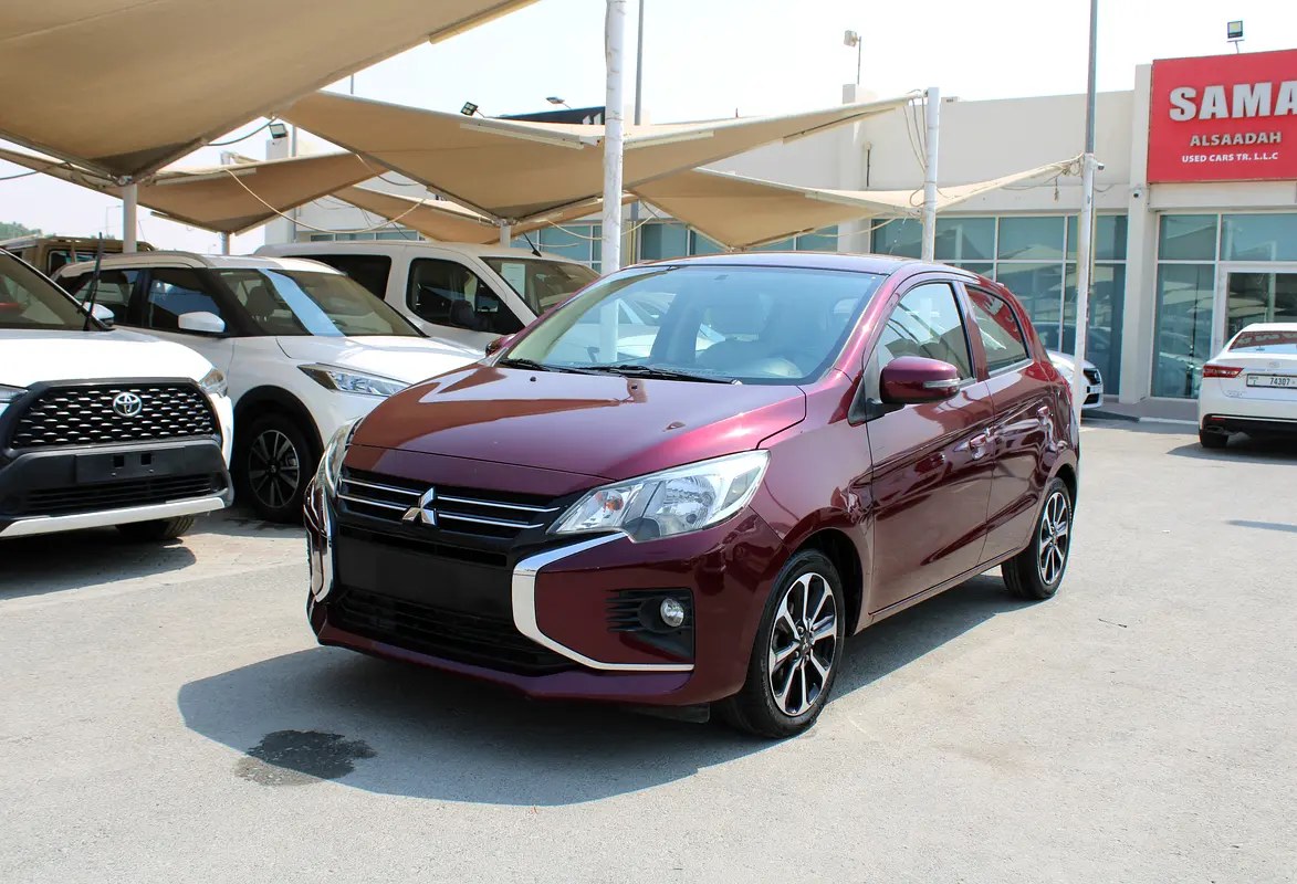 نمای دیگر میتسوبیشی میراج GLX 2023
