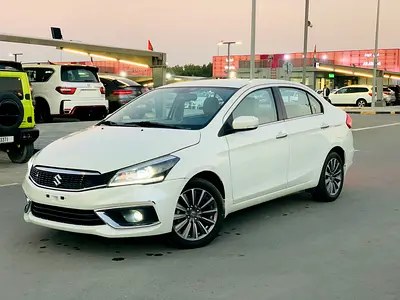 نمای دیگر سوزوکی سیاز GLX 2023
