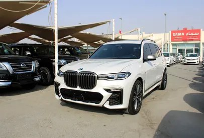 نمای دیگر بی ام و X7 xDrive50i ام اسپورت 2022