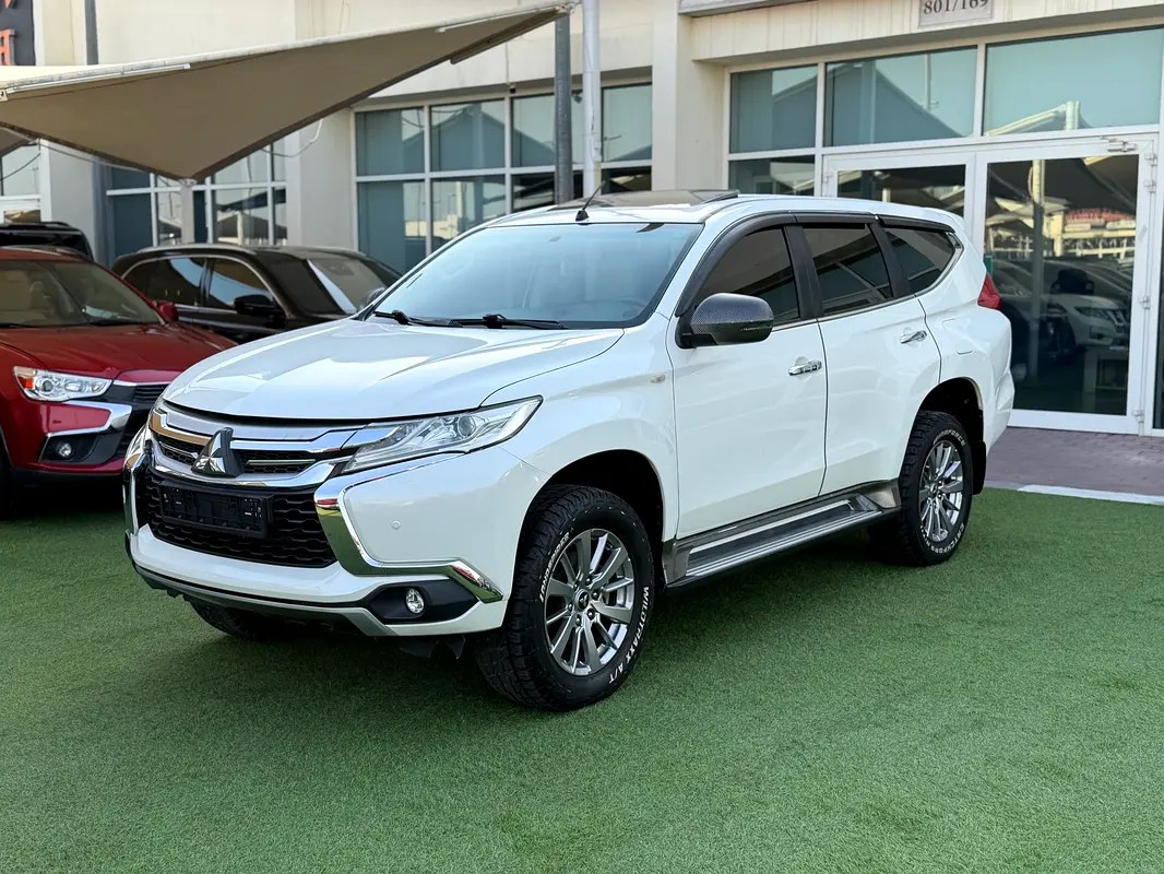 نمای دیگر میتسوبیشی مونترو اسپرت GLS مدیوم لاین 2019