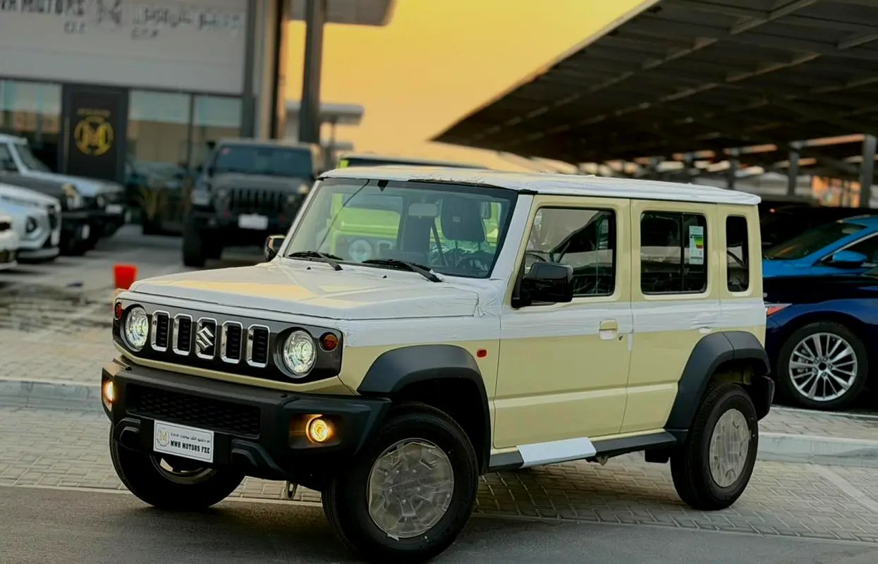 نمای دیگر سوزوکی جیمنی GLX AT 5-Door 2026