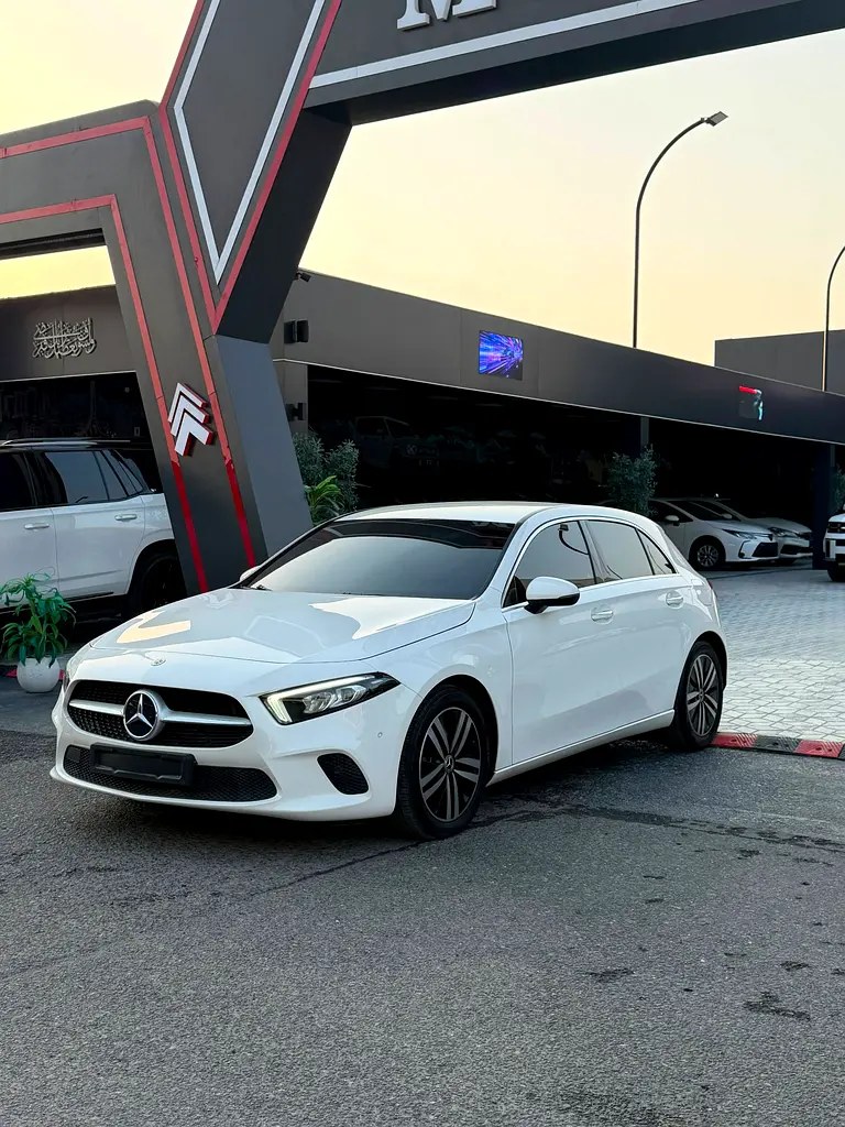 نمای دیگر مرسدس بنز کلاس A A 220 2025