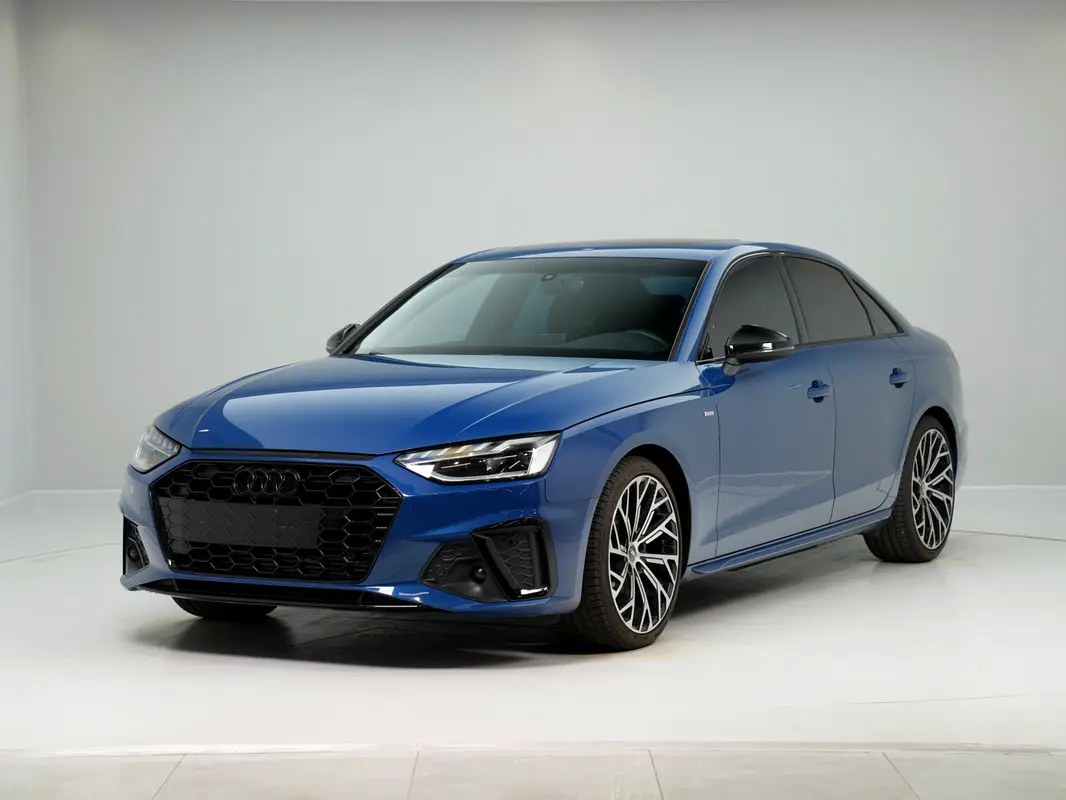 نمای دیگر آئودی A4 35 TFSI S line 2023