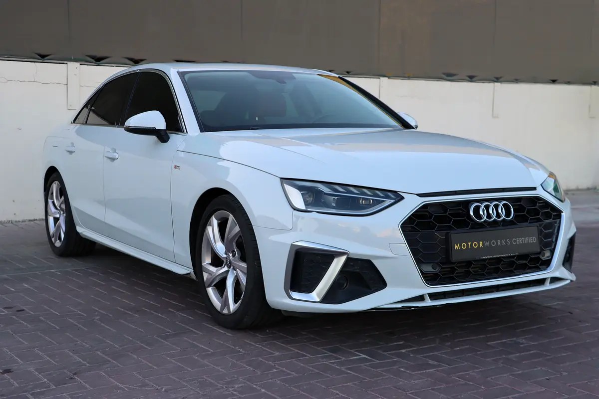 نمای دیگر آئودی A4 35 TFSI اس لاین 2021