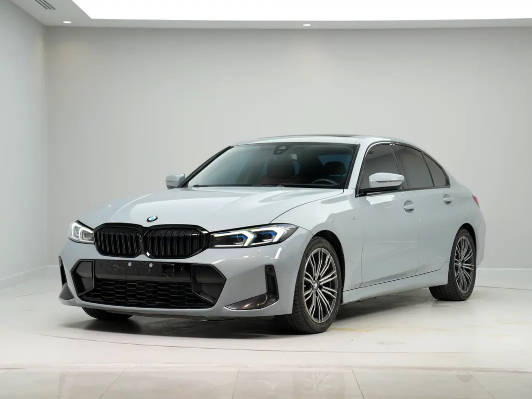 نمای دیگر بی ام و سری 3 320i 2024