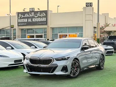 نمای دیگر بی ام و سری 5 520i ام اسپورت 2024