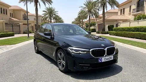 نمای دیگر بی ام و سری 5 520i 2023