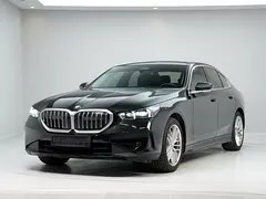 بی ام و سری 5 520i 2024