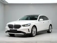 بی ام و سری 5 520i 2024