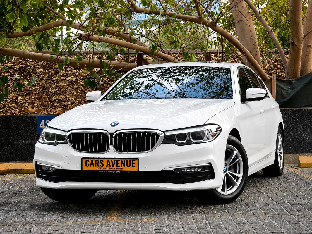 نمای دیگر بی ام و سری 5 520i Exclusive 2020