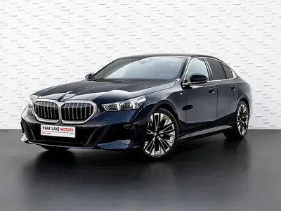 نمای دیگر بی ام و سری 5 520i ام اسپورت 2024