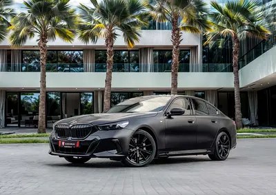 نمای دیگر بی ام و سری 5 530i M اسپرت 2025