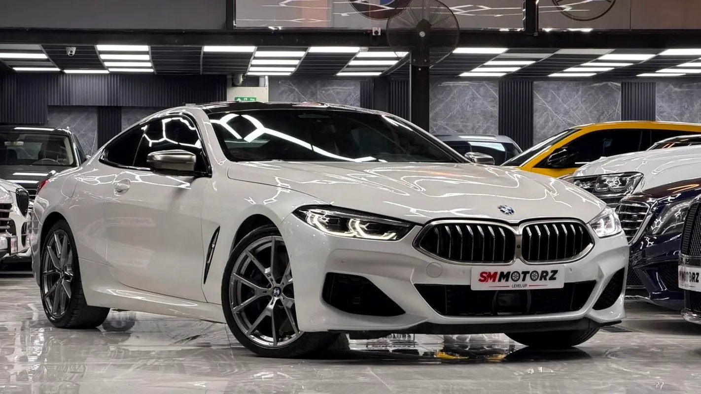 نمای دیگر بی ام و سری 8 M850i xDrive 2019