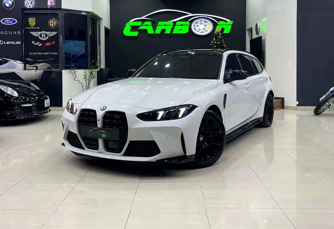 نمای دیگر بی ام و M3 تورینگ کامپتیشن xDrive 2025