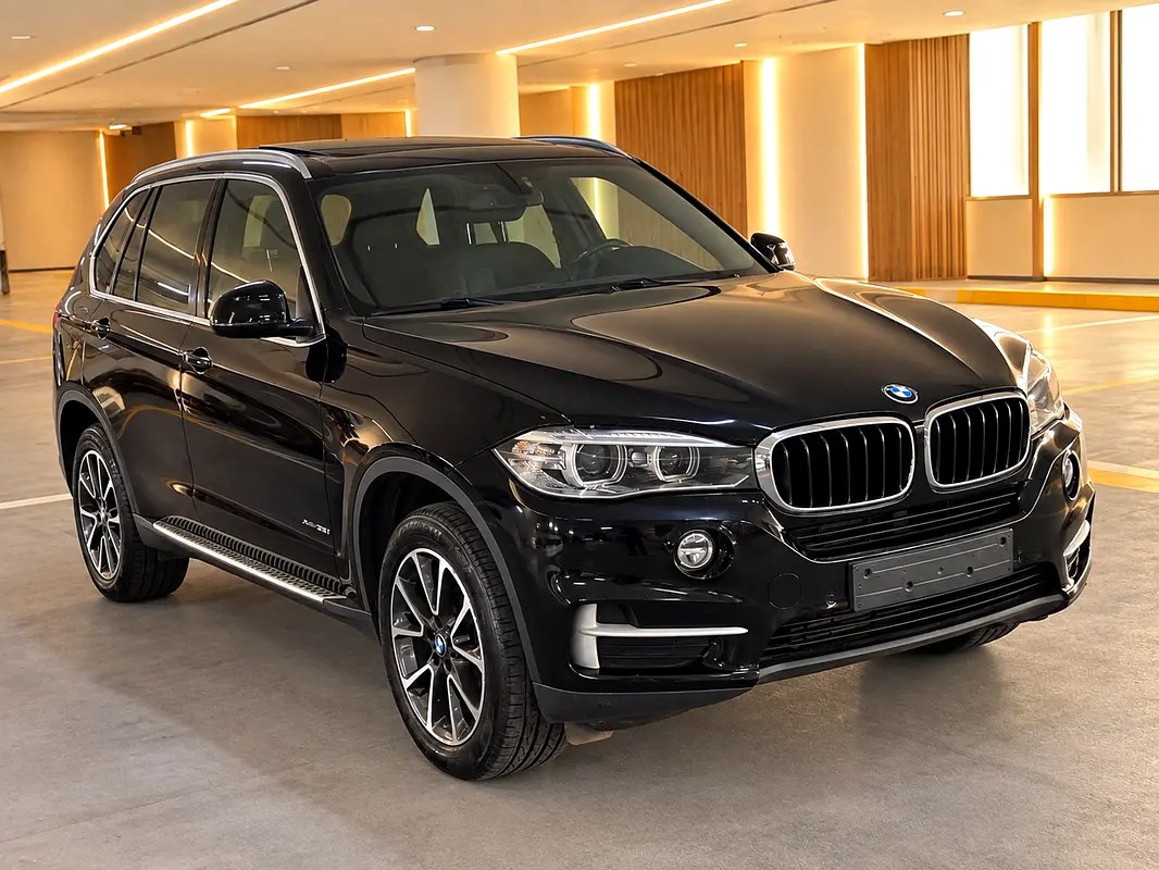 نمای دیگر بی ام و X5 xDrive35i لوکسوری لاین 2016