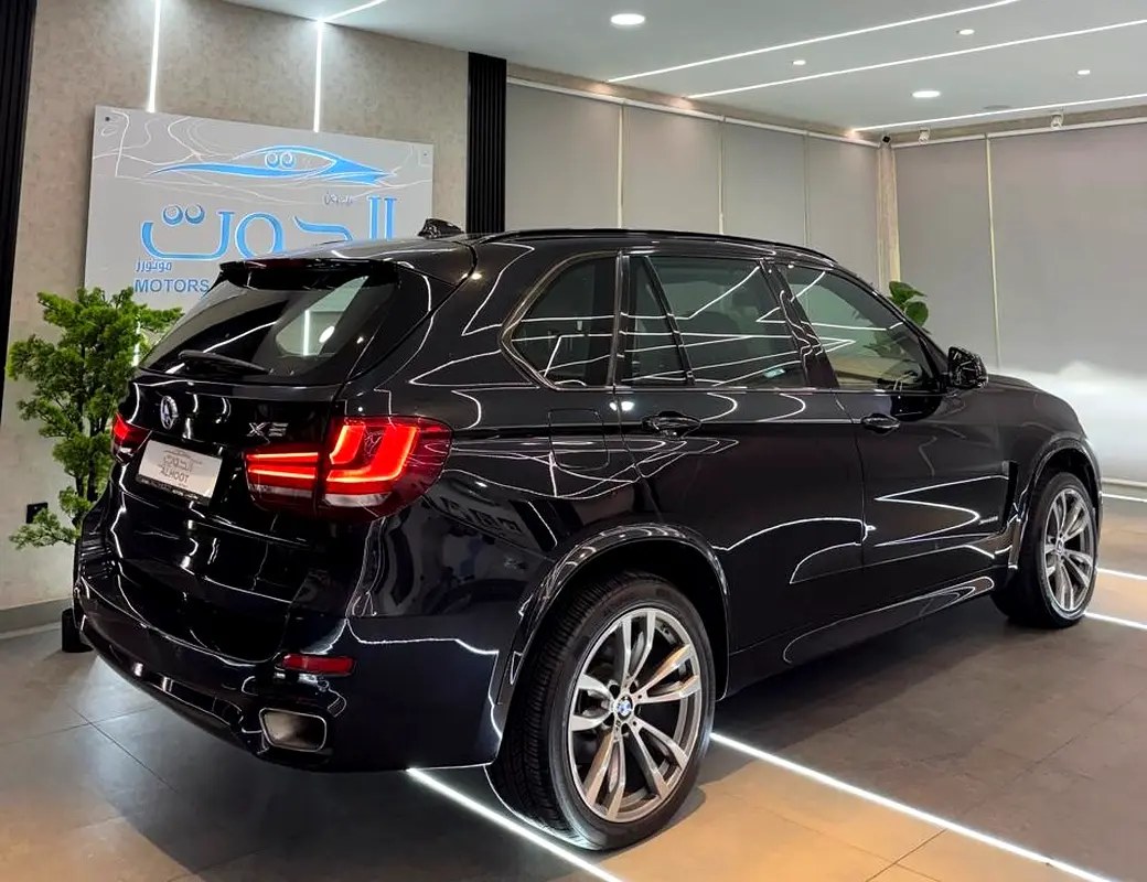 نمای دیگر بی ام و X5 xDrive50i M Sport 2017