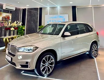نمای دیگر بی ام و X5 xDrive50i لوکس لاین 2017