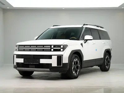 نمای دیگر هیوندای سانتافه اسمارت 2025