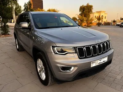 نمای دیگر جیپ گرند چروکی لاریدو 2018
