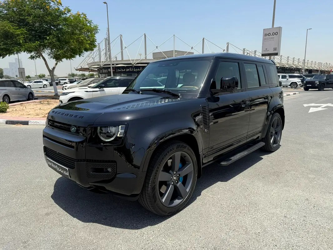 نمای دیگر لندروور دیفندر 110 V8 ادیشن P525 2025