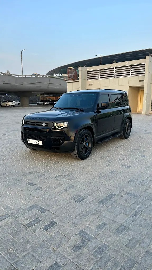 نمای دیگر لندروور دیفندر 110 HSE P400 2023