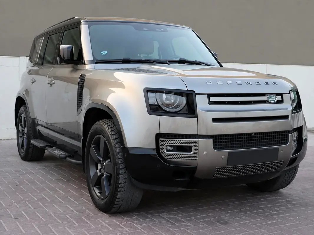 نمای دیگر لندروور دیفندر 110 X-Dynamic HSE 2025