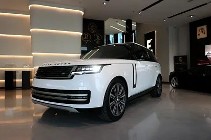 نمای دیگر لندروور رنجروور وگ SE 2026