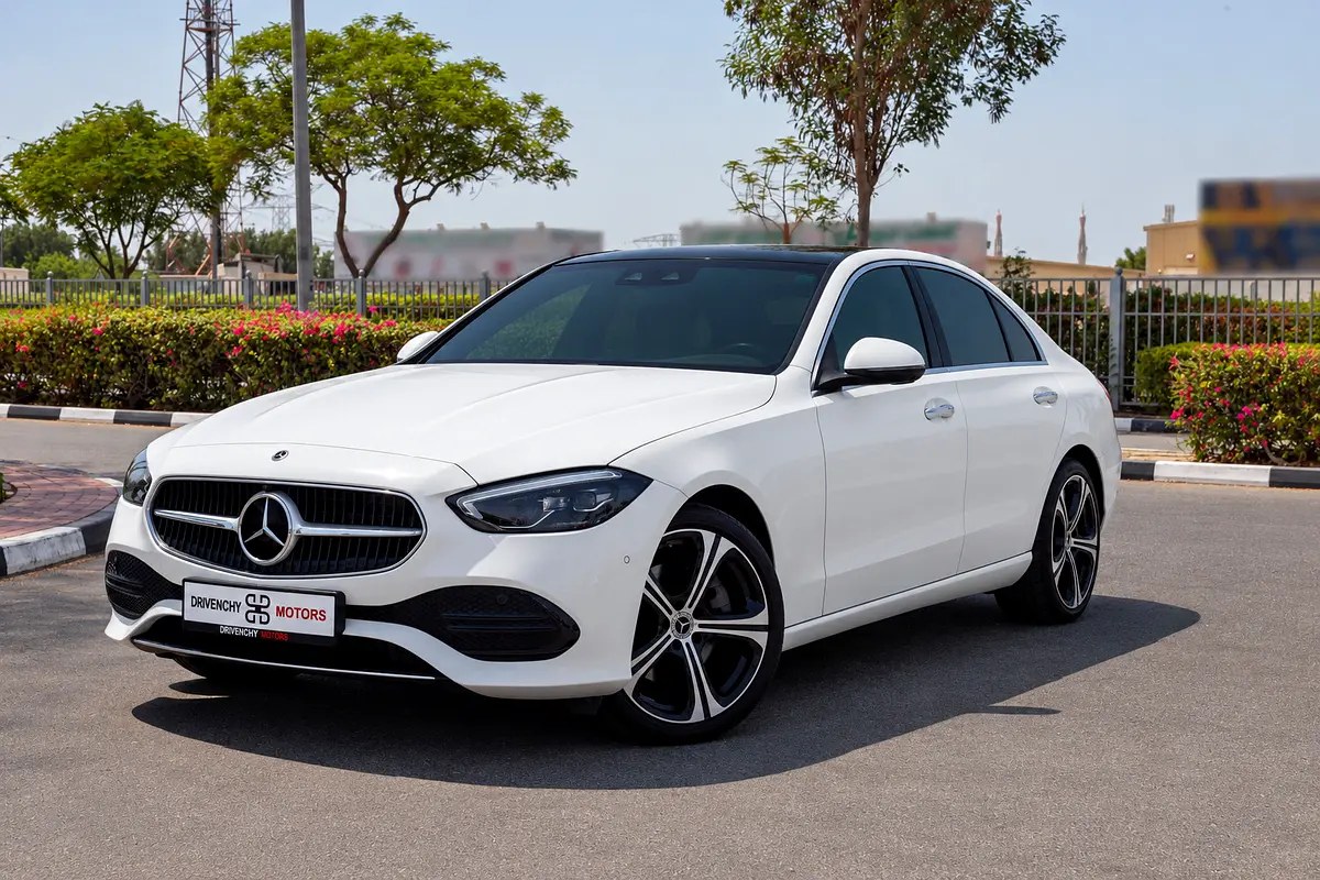 نمای دیگر مرسدس بنز کلاس C C300 4MATIC 2023