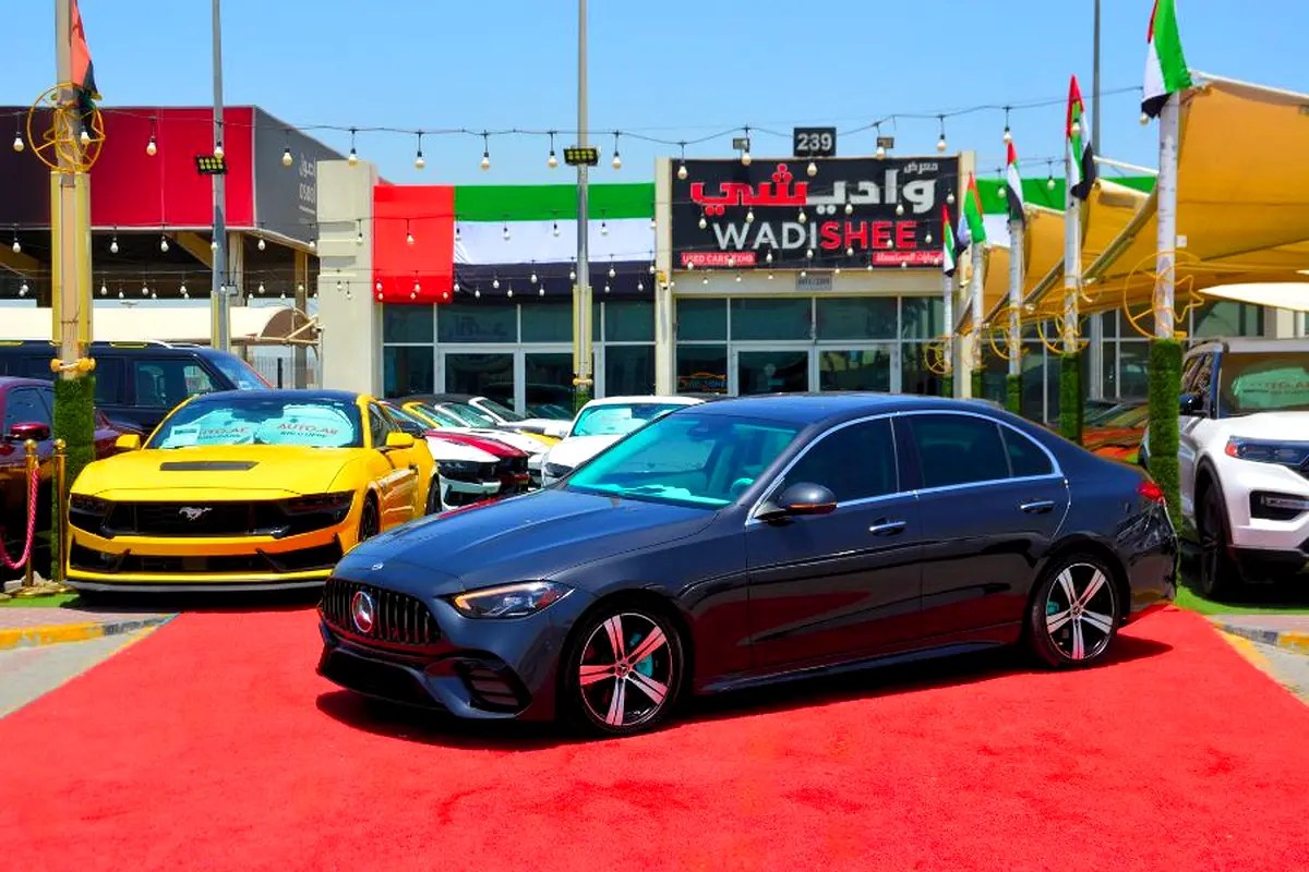 نمای دیگر مرسدس بنز C-Class C300 2023