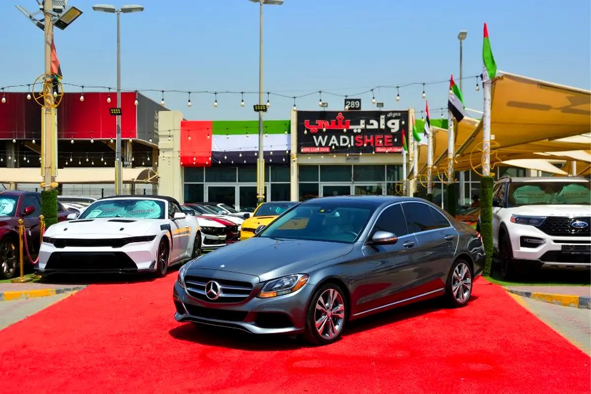 نمای دیگر مرسدس بنز C-Class C300 2017