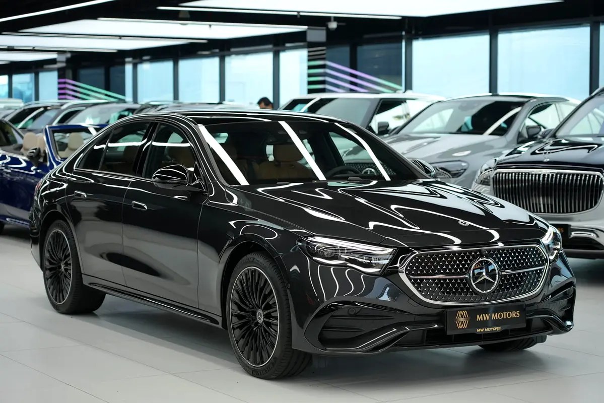 نمای دیگر مرسدس بنز E کلاس E 300 2026