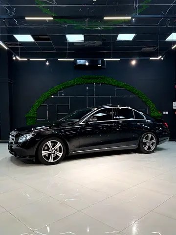 نمای دیگر مرسدس بنز کلاس E E 300 2019