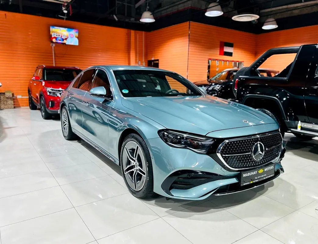 نمای دیگر مرسدس بنز کلاس E E 300 2025