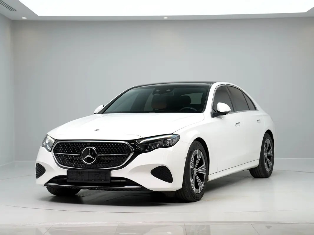 نمای دیگر مرسدس بنز ای کلاس E 200 2024