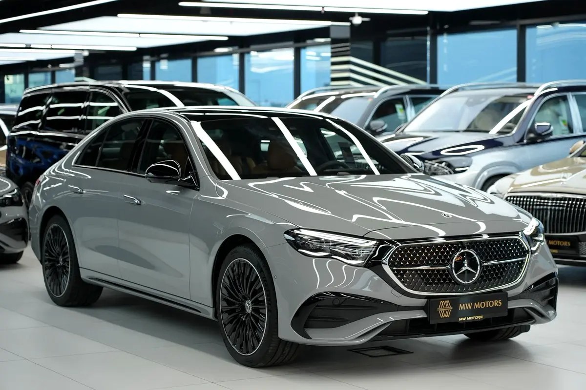 نمای دیگر مرسدس بنز E کلاس E 300 2026