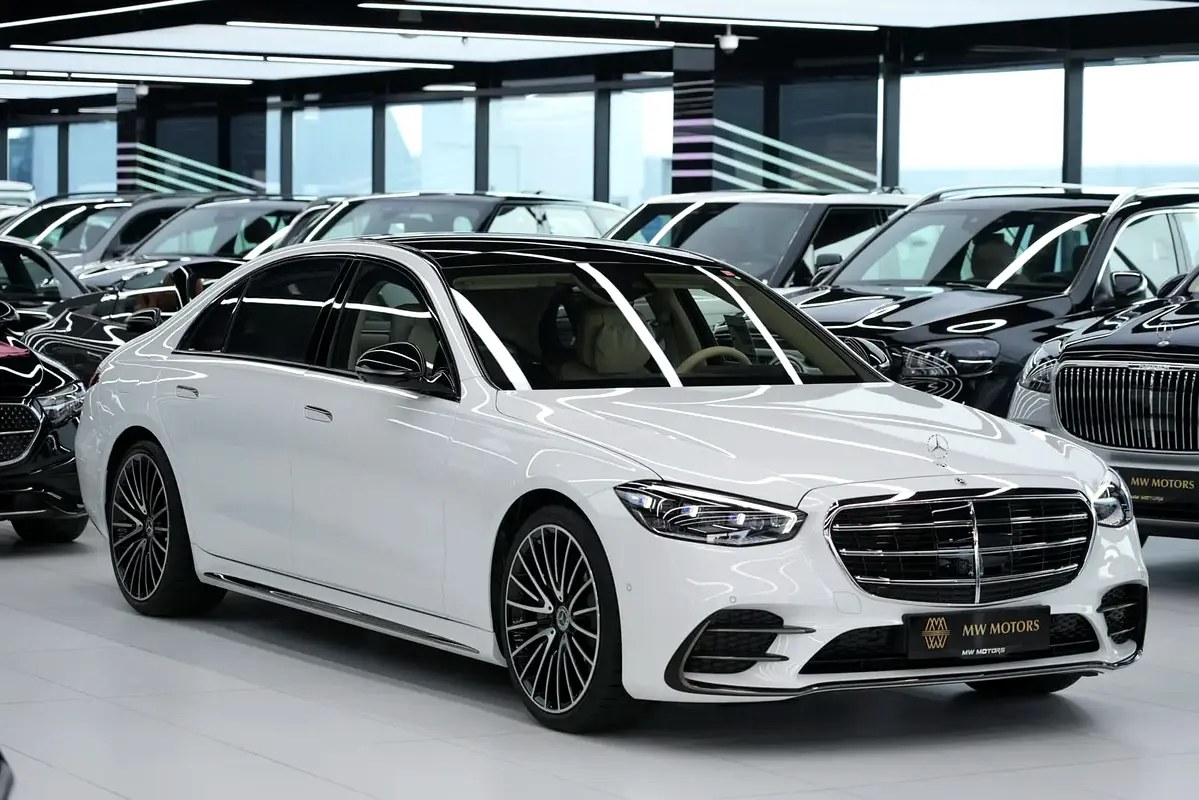 نمای دیگر مرسدس بنز کلاس S S 500 2026
