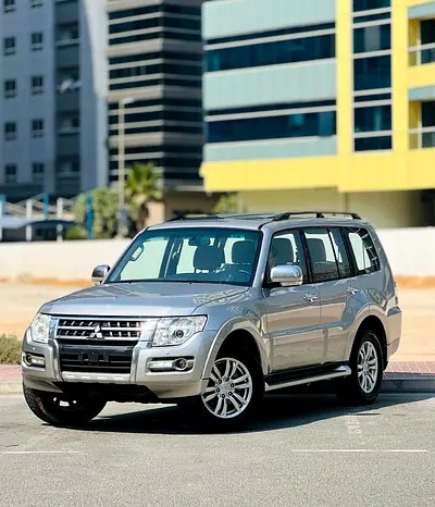 نمای دیگر میتسوبیشی پاجرو GLS تاپ لاین 2018
