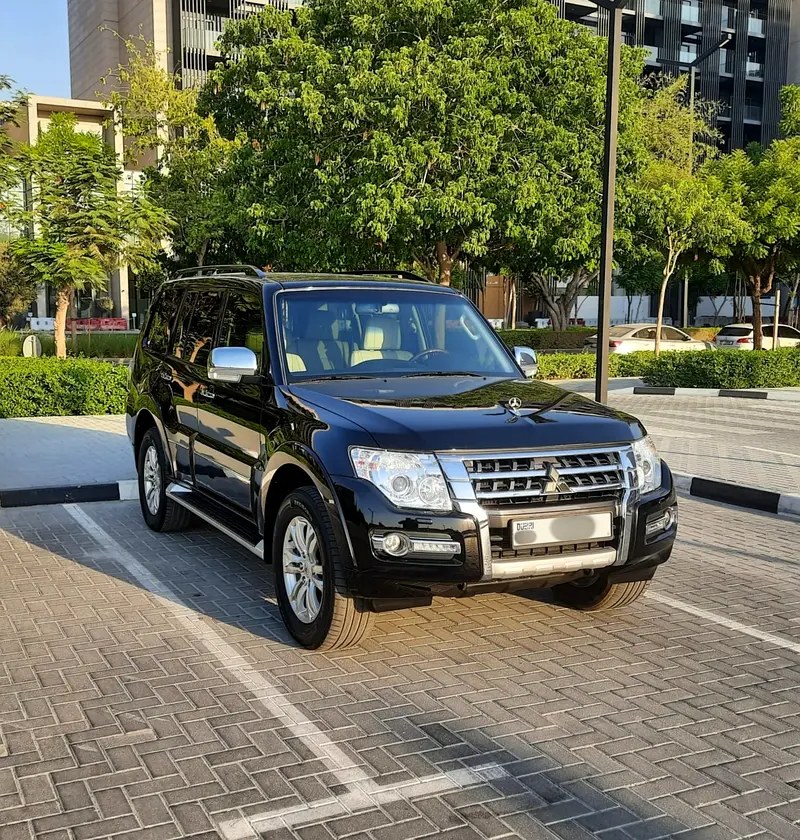 نمای دیگر میتسوبیشی پاجرو GLS تاپ لاین 2019