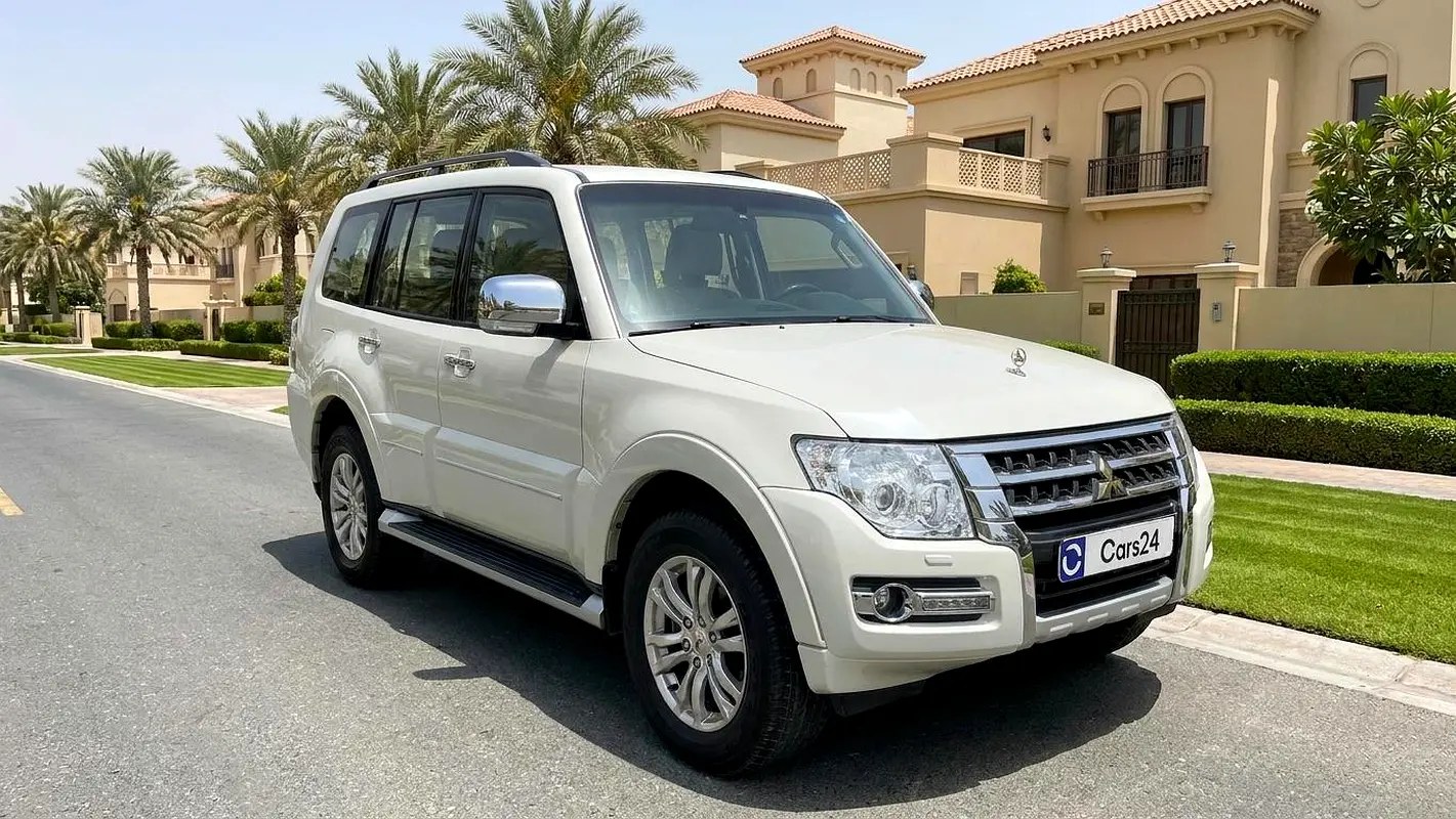 نمای دیگر میتسوبیشی پاجرو GLS تاپ لاین 2020